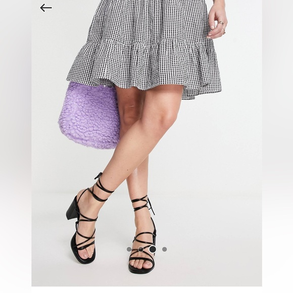 ASOS DESIGN Wide Fit Hoola tie leg block heeled mid sandals in black - Picture 3 of 6